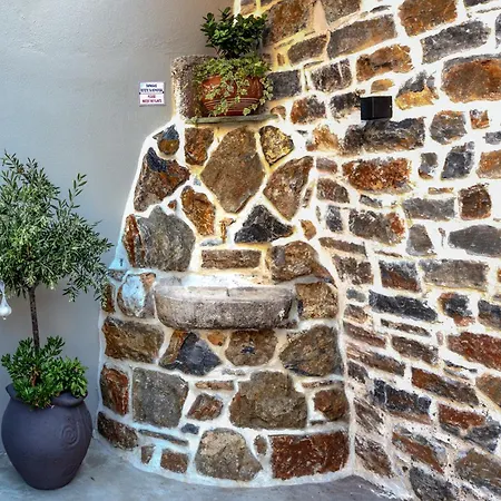 The Coastal Rock House Vakantiehuis Volos